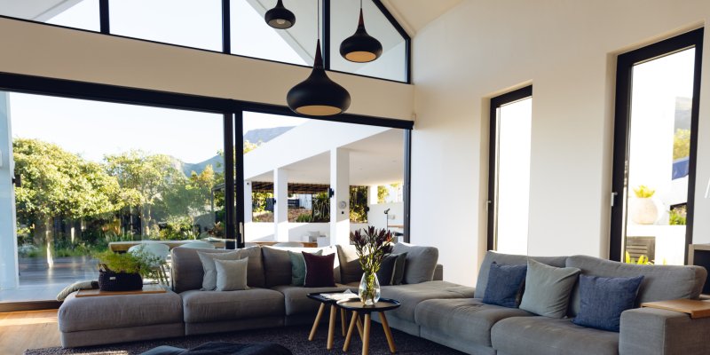 Modern_Living_Room_With_Large_Windows_original_3197028